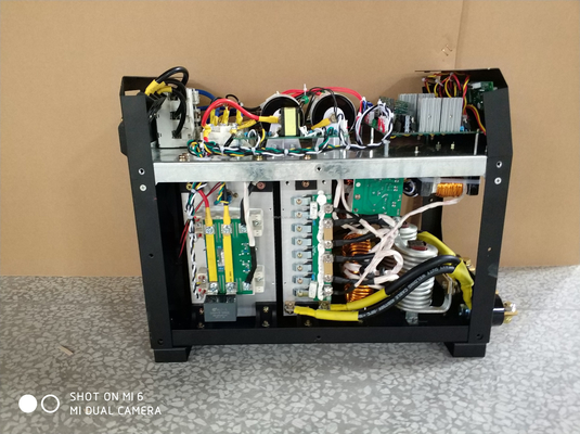 Machine de soudage ZX7-800 MMA à 4 modules personnalisée avec une efficacité de 88% et une classe d'isolation F