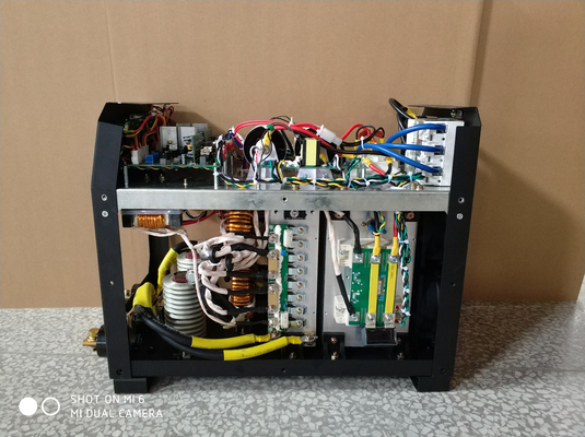 Machine de soudage ZX7-800 MMA à 4 modules personnalisée avec une efficacité de 88% et une classe d'isolation F