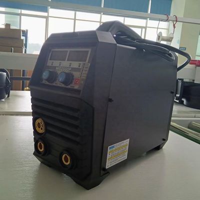 Classe d'isolation F 200 ampères LCD machine de soudage par onduleur IGBT pour soudage au gaz IP21S