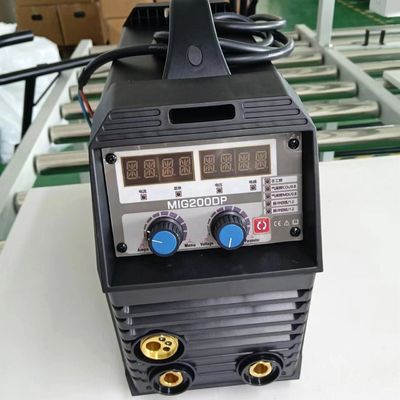 Classe d'isolation F 200 ampères LCD machine de soudage par onduleur IGBT pour soudage au gaz IP21S