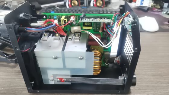Mini soudeur IGBT DC MMA avec puissance d'entrée de 3,7 KVA 60V AC220V 120A Portable et compact
