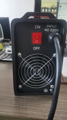 Mini soudeur IGBT DC MMA avec puissance d'entrée de 3,7 KVA 60V AC220V 120A Portable et compact