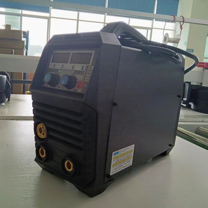 Classe d'isolation F 200 ampères LCD machine de soudage par onduleur IGBT pour soudage au gaz IP21S