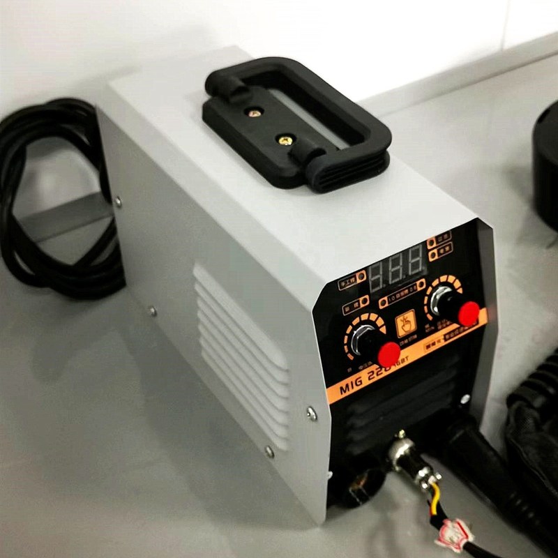 Machine de soudage par arc à onduleur IGBT MIG228 et vitesse d'alimentation sans gaz de 10 m/min